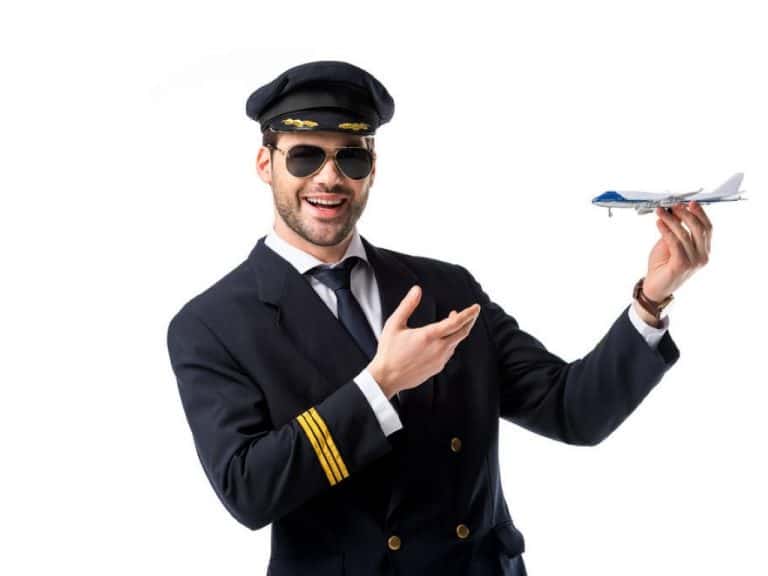 how to become pilot in India