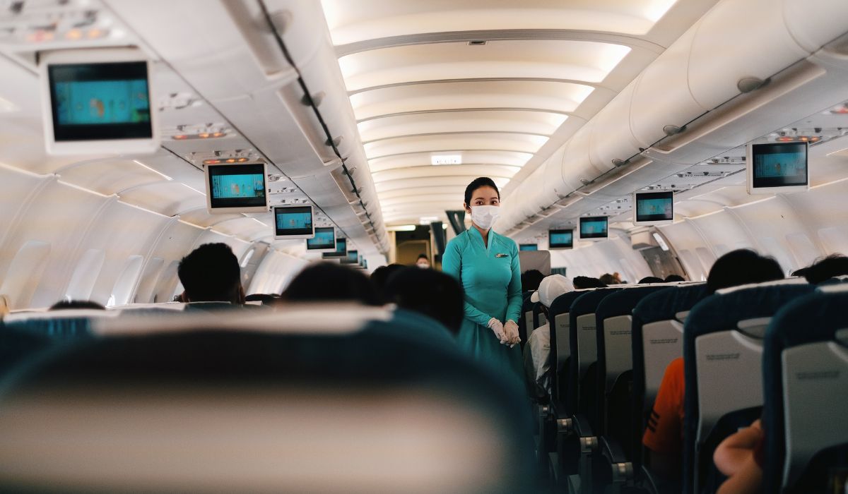 Qualifications to Become a Flight Attendant